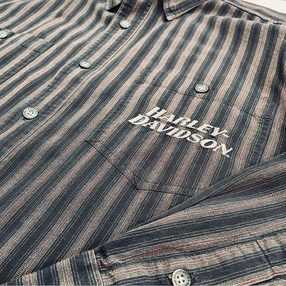 Vintage Harley-Davidson Men's Black and Red Pin‎ Striped Shirt